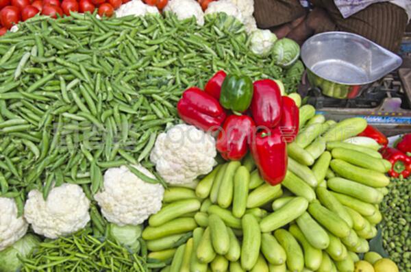 印度,亚洲街头集市上的各种蔬菜